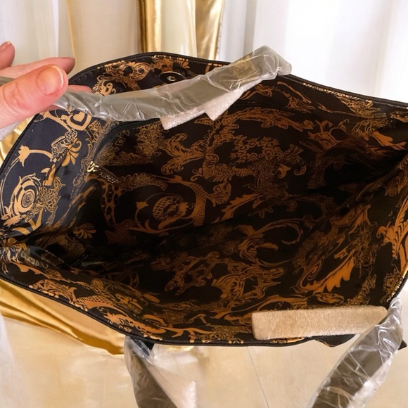 VERSACE BLACK & GOLD SCROLL LARGE TOTE BAG - Picture 4 of 5